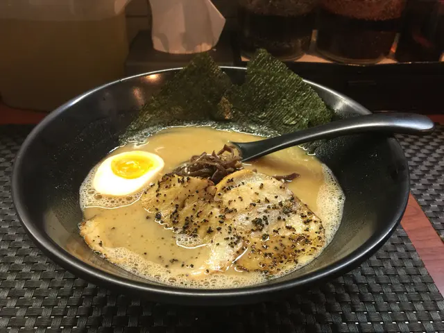 醬油豬骨湯底拉麵