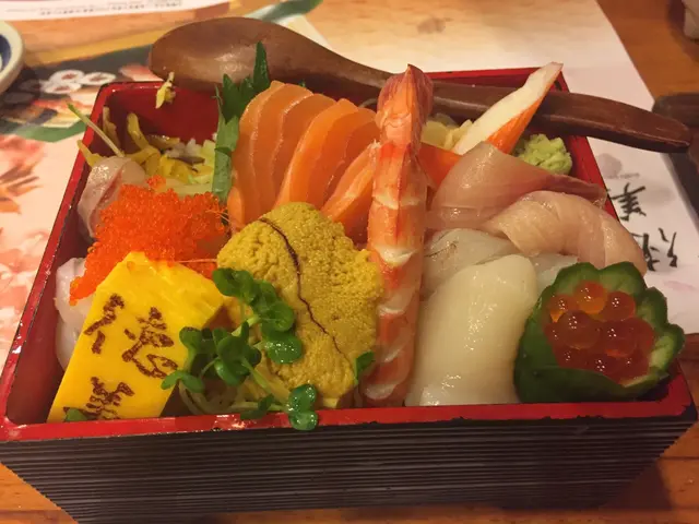 海膽魚生飯