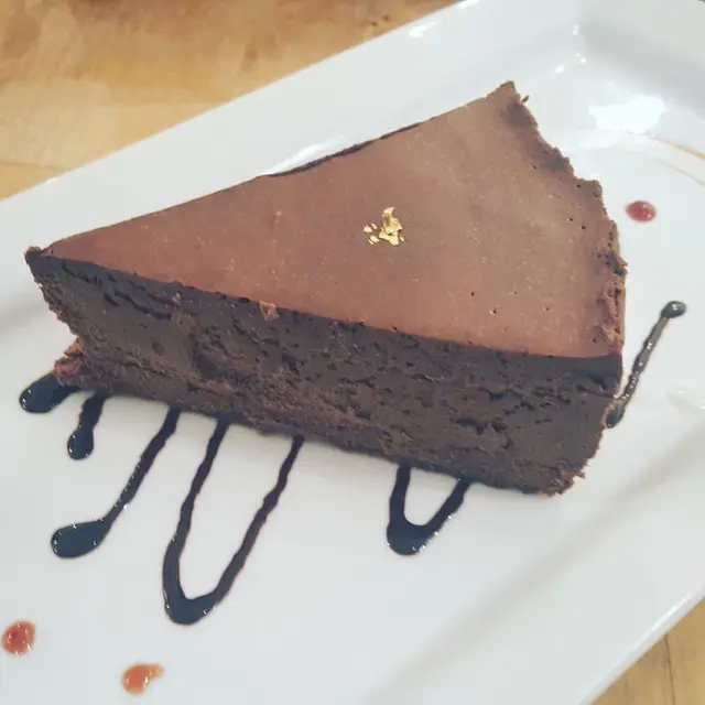 比利士三層朱古力蛋糕