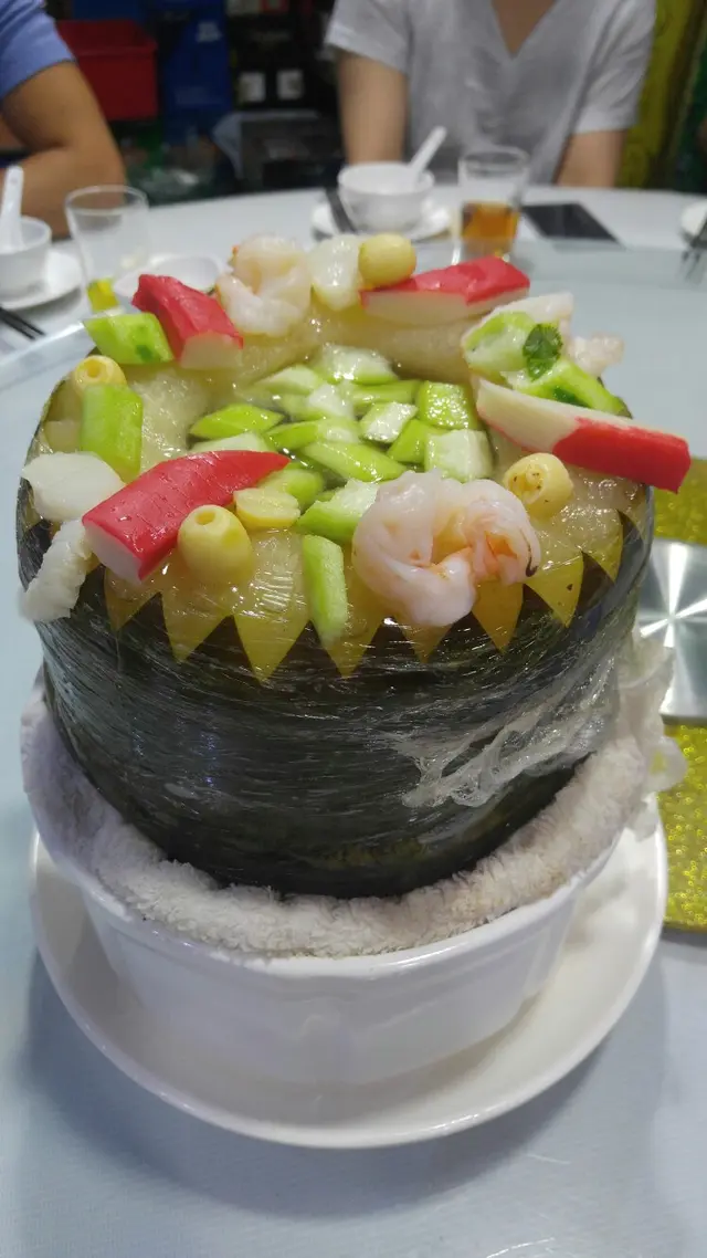 要影相就同侍應講一聲，否則會分上。夏天最好嘅消暑湯品，賣相好睇味道清甜材料足。 好味過大酒樓!