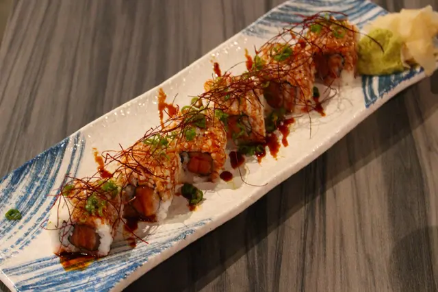 辣汁三文魚小卷