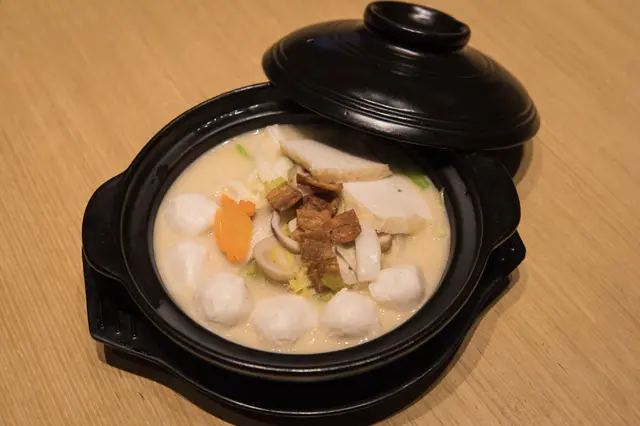 手打魚蛋煮津菜煲