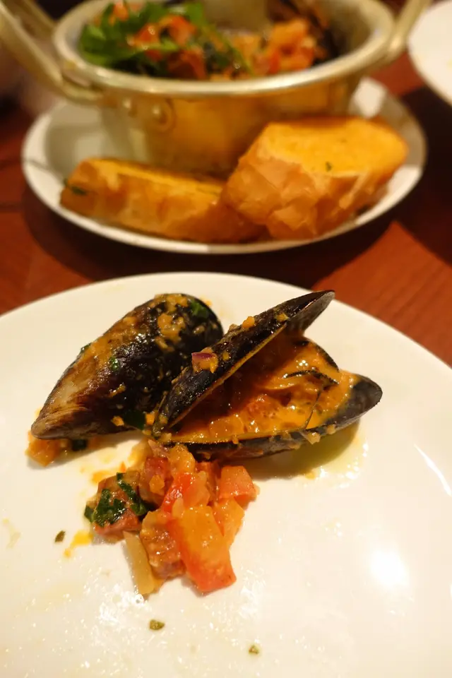 配以洋蔥粒、蕃茄粒及煙肉粒!