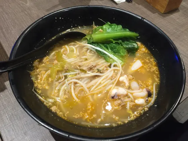 個雞肉過左我果碗