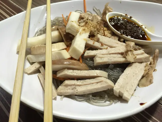 麻辣得黎唔搶嚨，配粉絲、好清新，唔錯