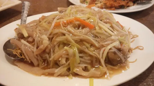 銀牙肉絲炒麵