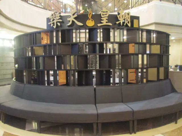 寬敞闊落的等候沙發座