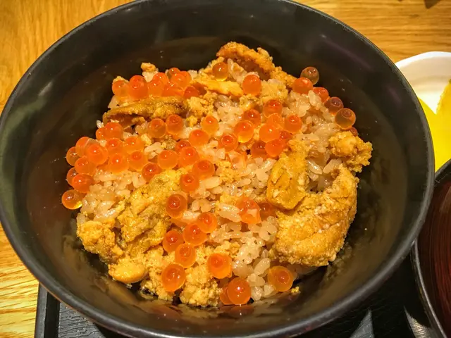 海膽三文魚丼