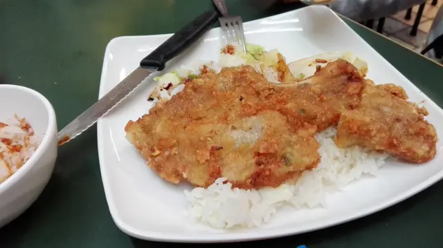 豬扒炸得夠鬆化、炸漿如圖所見是剛好的沒厚漿