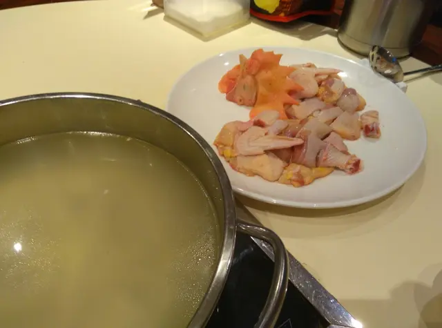 椰椰芝麻雞煲