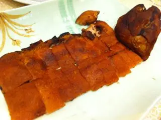 脆皮乳豬半隻