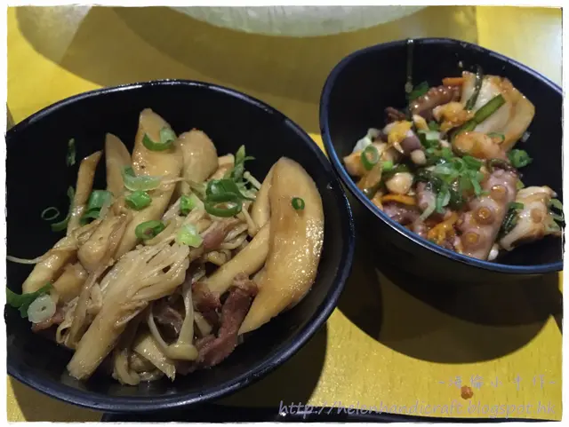 炒雜菌及泡菜炒魷魚