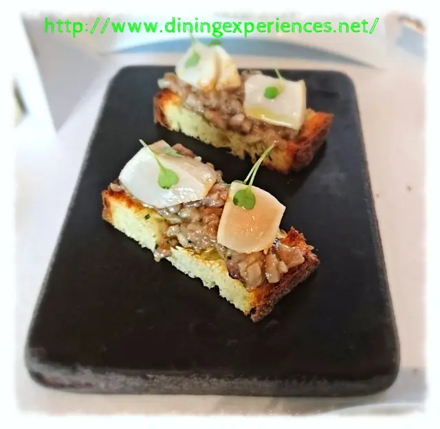 Capesanta (seared scallops & pork ragout on toast)