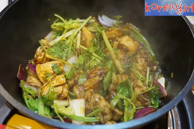 招牌雞煲半隻(小辣)