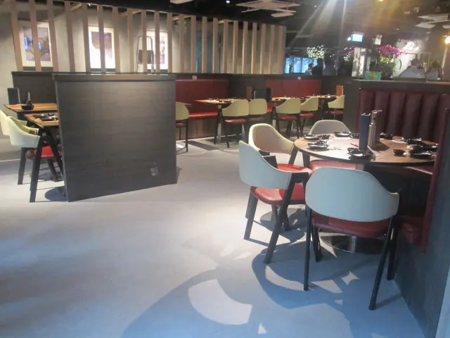 地方寬敞闊落, 環境光猛