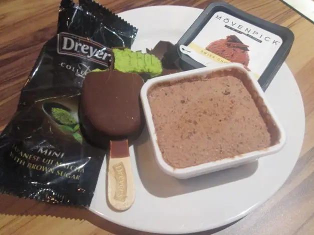 瑞士朱古力香甜美味; 抹茶黑糖雪糕批略為偏甜