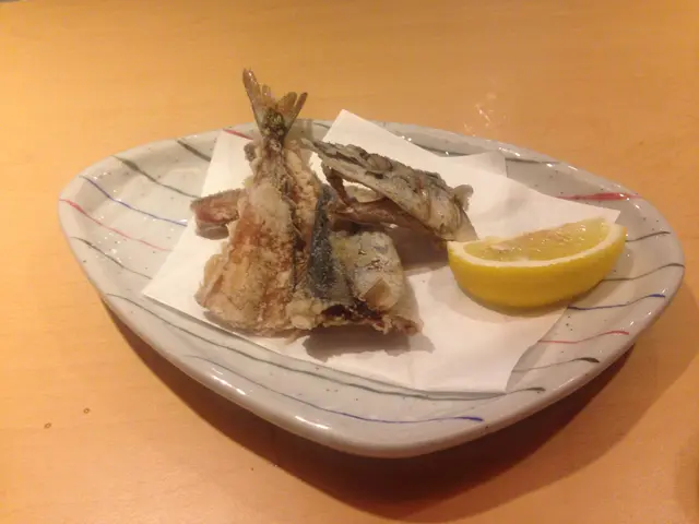 炸秋刀魚頭骨