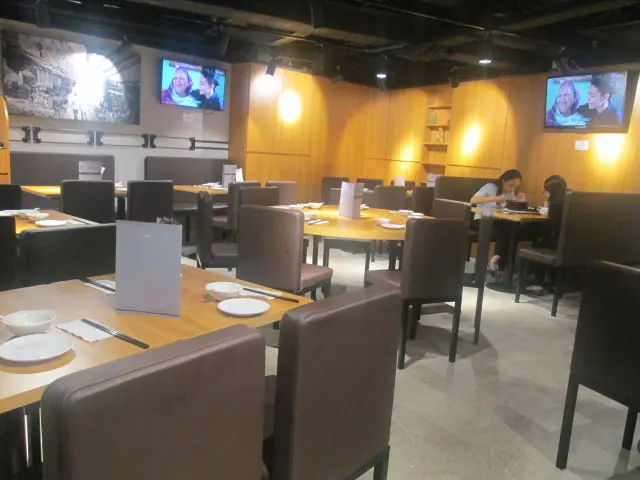 枱與枱之間有一定的距離, 坐得舒適