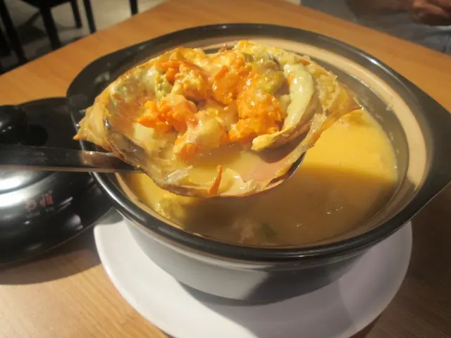 舀起蟹蓋,嘩嘩嘩!