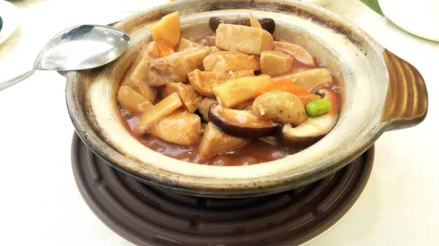 南乳香芋滑雞煲