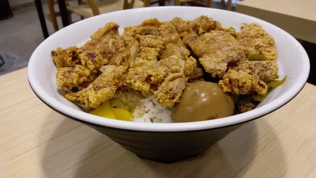 香酥排骨便當甲卡飽