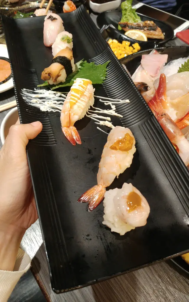 這兒的創作壽司賣相吸引，配搭甚有創意，無論賣相及味道都比一般壽司為高。