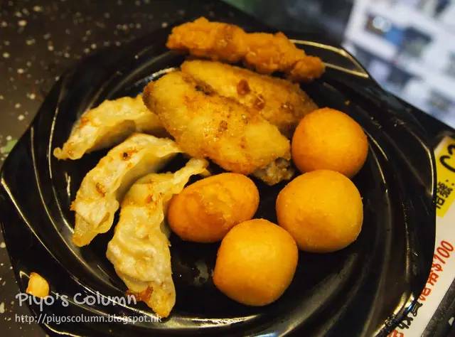 欣賞炸海老餃子,比豬肉餡甜美。