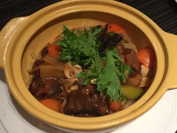 法式慢煮紅酒牛尾闊條麵