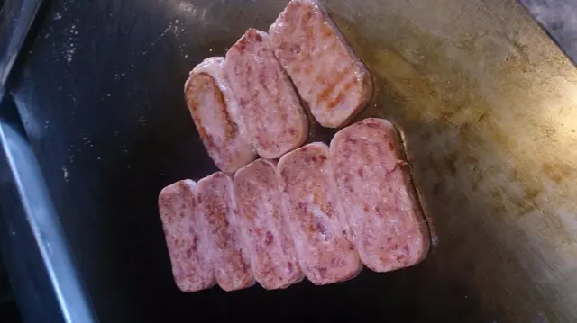 鐵板午餐肉