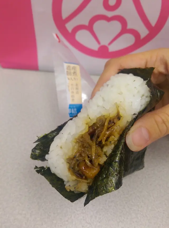 甜美的小魚乾與香脆的合桃配合一起，擦出不俗的火花！
