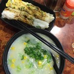 雞蛋蝦米腸同粟米生菜粥