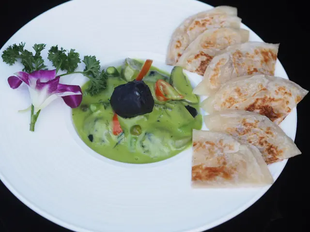 青咖喱手打黑墨丸拼薄餅