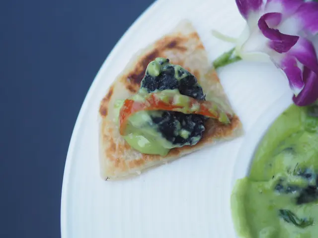 青咖喱手打黑墨丸拼薄餅