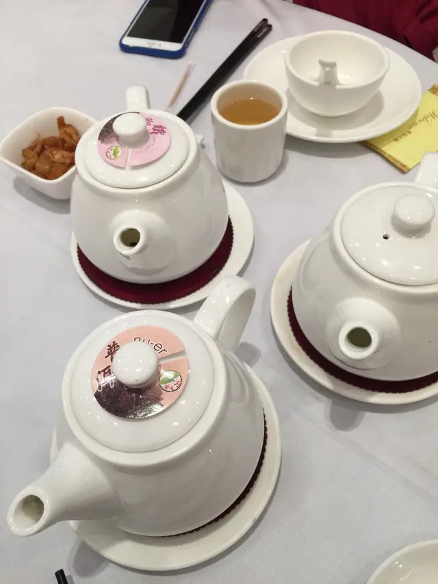 酸菜內有爽口菜莆，嫩滑細密的豆腐，茶香又濃