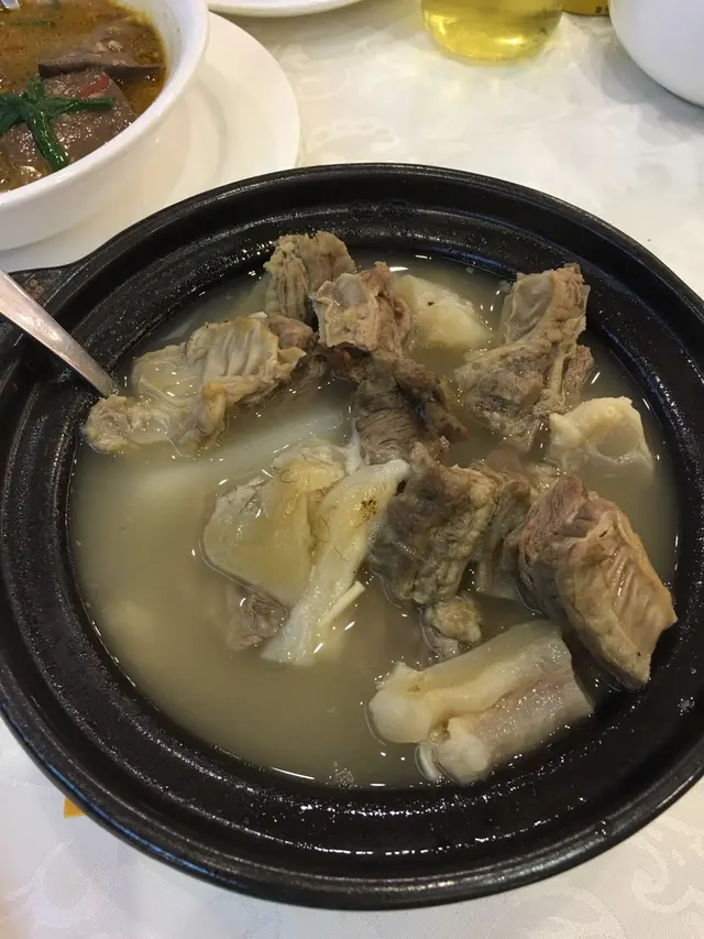 羅卜清湯牛腩煲