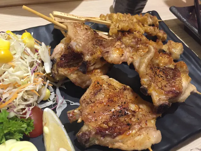 燒物基本上都好味道,好比心機去燒。最驚喜係燒牛舌同燒雞尾。原本怕雞尾有羶味同太肥,但老板娘熱情推介就試咗一客,完全無羶味,燒過啲肥油無晒,而雞皮超香脆,好適合送酒。可惜唔記得影相。