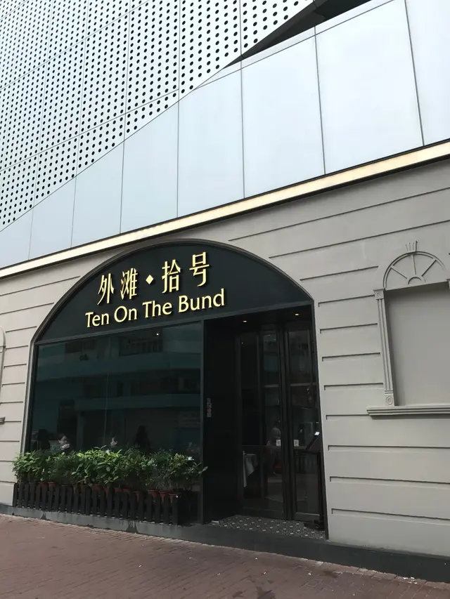 其實都算容易搵,大大的門面在轉角街尾