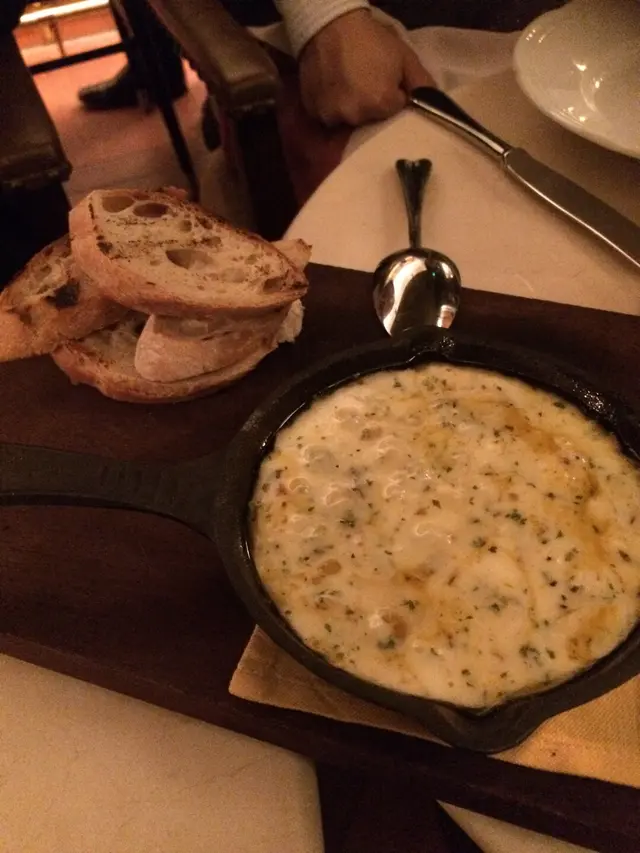 芝士加蘑菇粒，一個字，夾