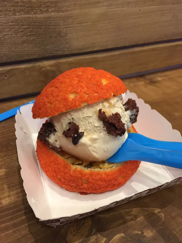 中間的雪糕可以轉