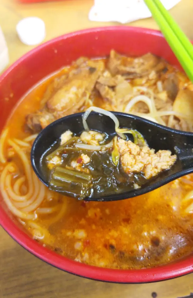 當中的酸菜可不少, 令整體更加惹味