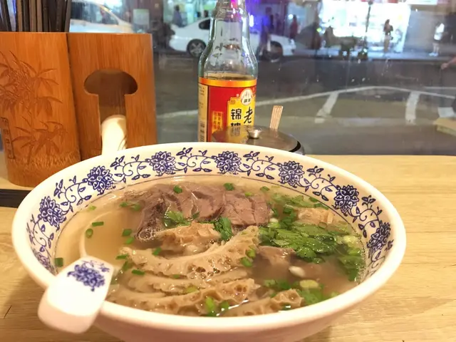 內含牛肚，牛腩，牛腱，牛筋，牛肉味口感豐盈，充滿咬口