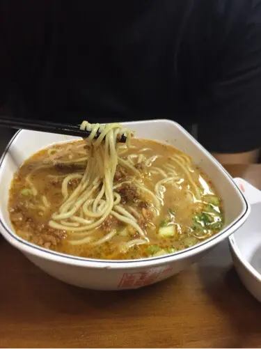 湯底幾濃下,啲花生又多又香呀😚