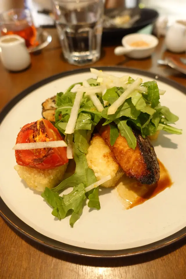 燒味噌三文魚配香梨沙律、香煎加拿大冰湖野米