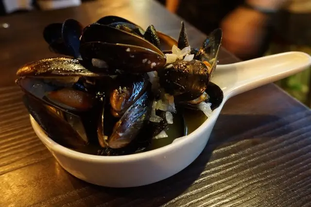 藍青口配香蒜白酒汁