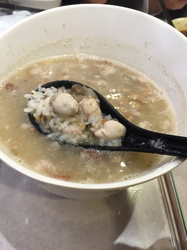 鎮店蠔仔粥
