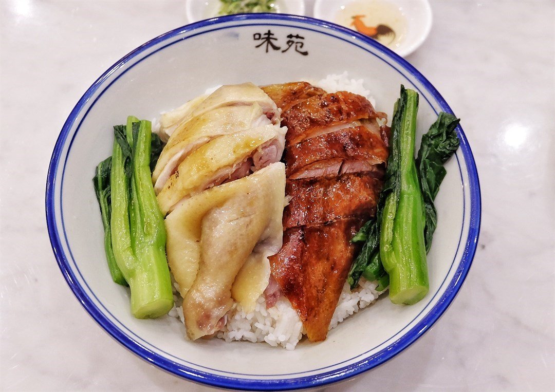 好喇到咗饱肚嘅食物我哋就拣咗烧味,今晚食豪dd点份鸳鸯脾饭$98,切鸡