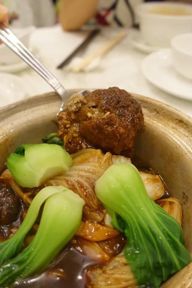 大大粒獅子頭入口很熱燙！