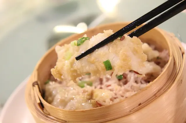 荷香蒜蓉海斑片原籠蒸鴛鴦飯