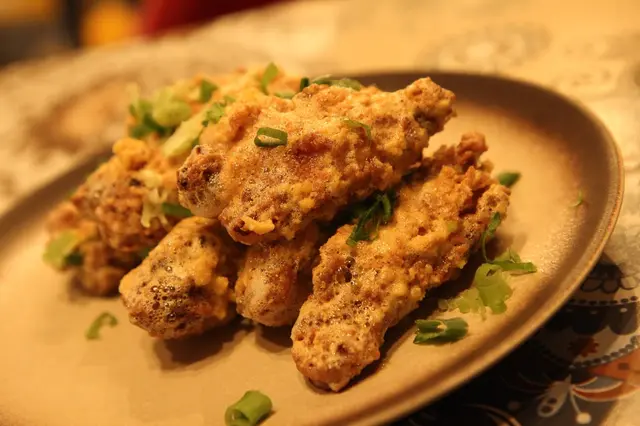 Deep-fried Chicken Wings with Preserved Egg Yolk