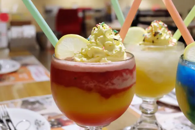 草莓冰冰 芒果同草莓 有少少藥水嘅感覺不太好飲 